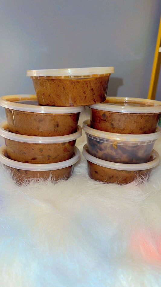 La Maricell artisan food containers arranged together in clear packaging.