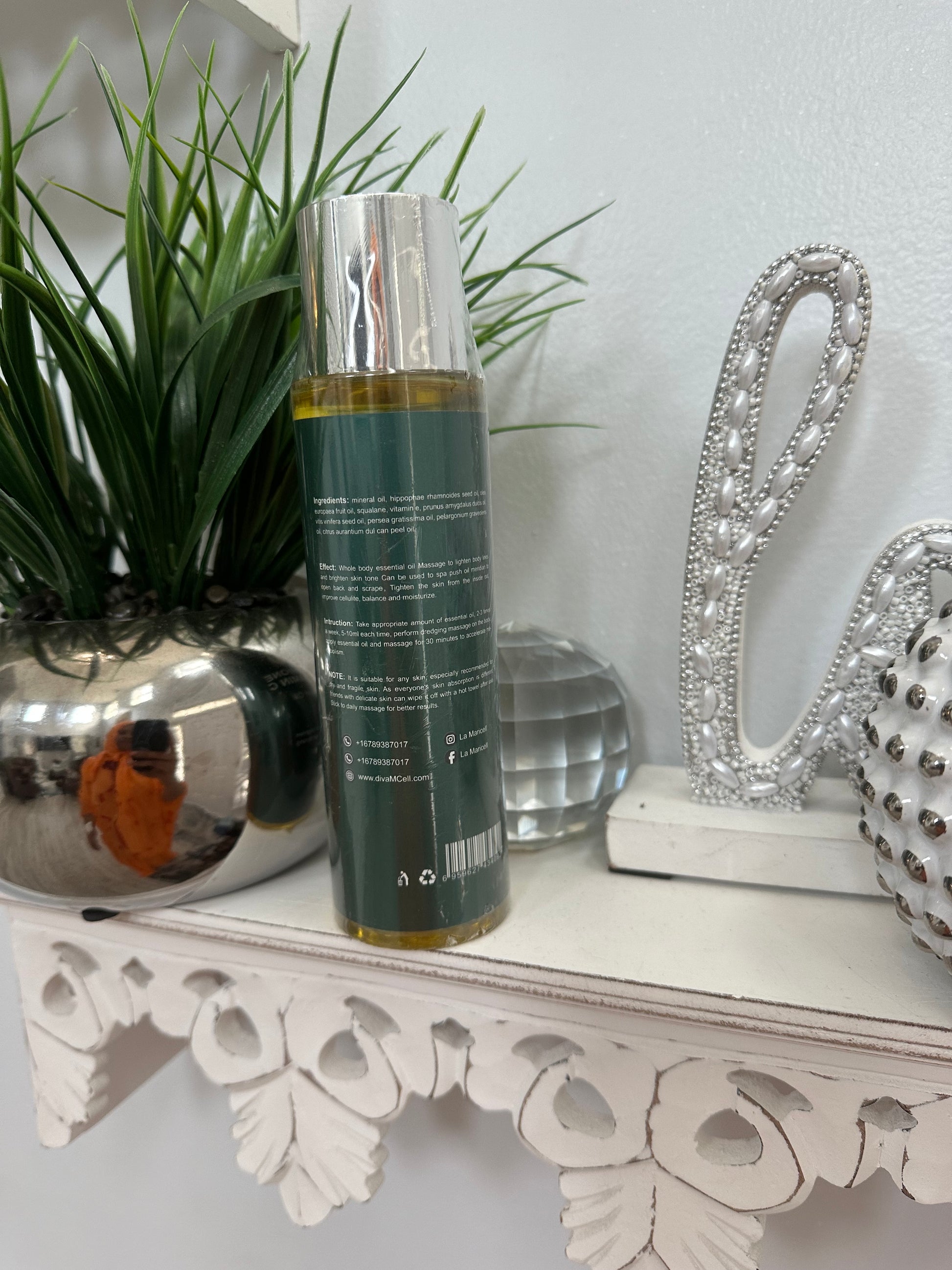 Body serum oil by La Maricell with glutathione and vitamin C ingredients.