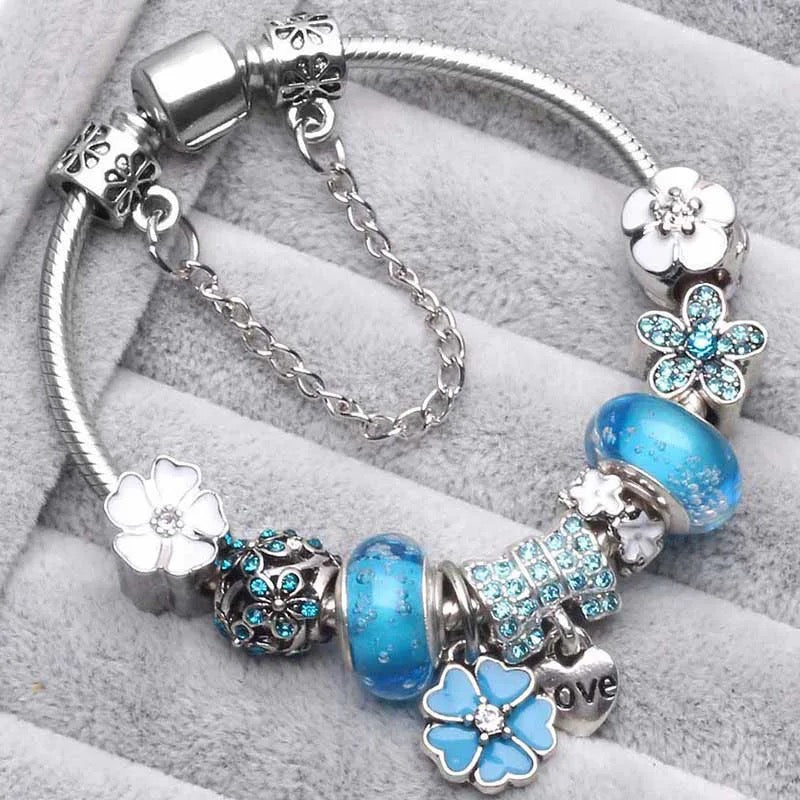 La Maricell women’s silver bracelet with decorative flower charms.